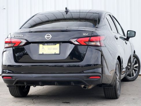 Used 2021 Nissan Versa SV image 4