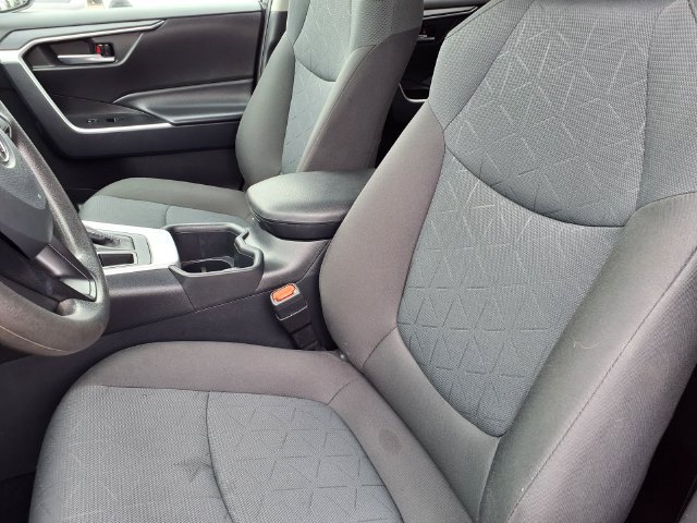 Used 2025 Toyota RAV4 XLE AWD/4WD image 3