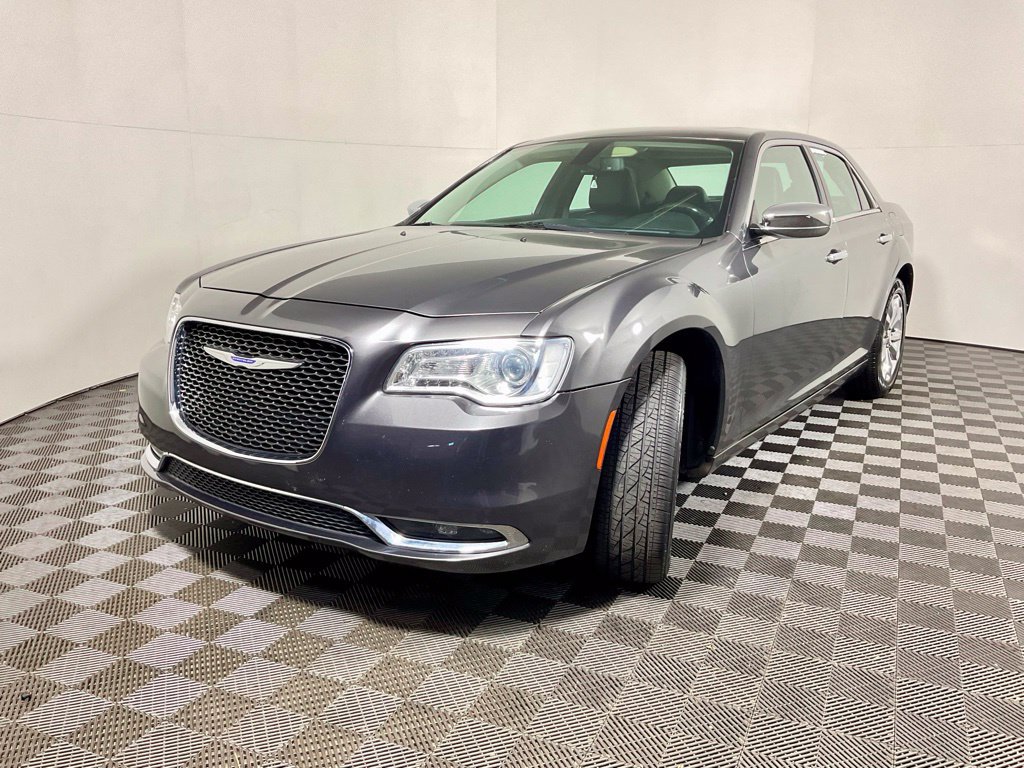 Used 2019 Chrysler 300 Limited AWD/4WD image 2