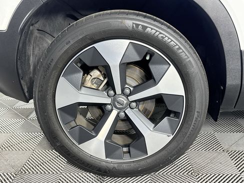 Used 2023 Volvo XC40 B4 Ultimate image 32