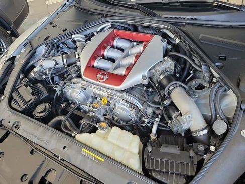 Used 2024 Nissan GT-R Premium w/ Premium Interior Package image 36