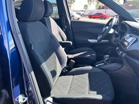 Used 2018 Nissan Kicks SV image 11