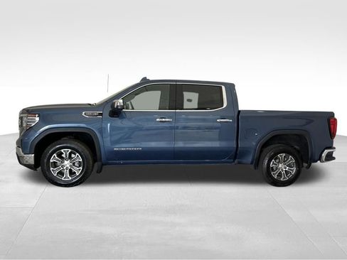 Used 2024 GMC Sierra 1500 SLT image 2