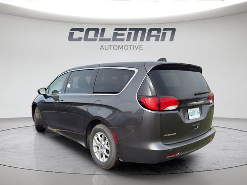 Used 2023 Chrysler Voyager LX FWD image 3