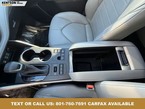 Used 2024 Toyota Highlander XLE AWD/4WD image 25