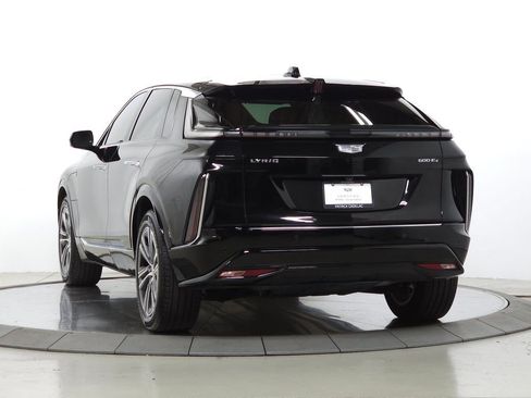 Certified 2024 Cadillac Lyriq Luxury AWD/4WD image 4