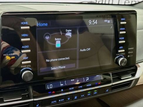 Used 2022 Toyota Sienna XLE FWD image 14
