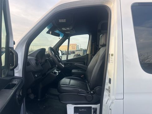 Used 2021 Mercedes-Benz Sprinter 2500 image 13