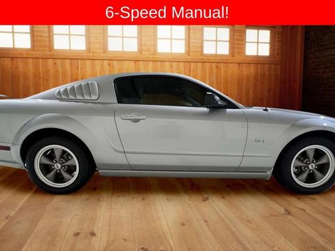 Used 2005 Ford Mustang GT Premium RWD image 2