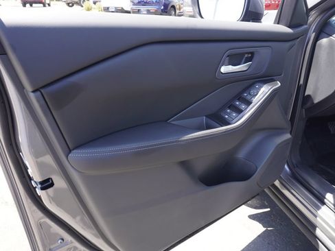 Used 2026 Nissan Rogue SV FWD image 14