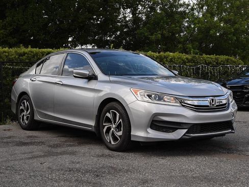 Used 2017 Honda Accord LX image 4