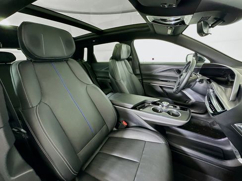 Used 2025 Cadillac Lyriq Sport image 33