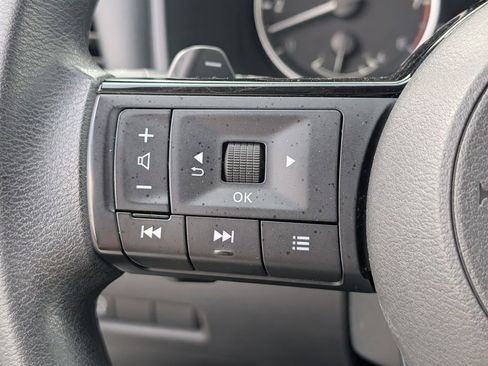 Used 2023 Nissan Rogue SV image 18