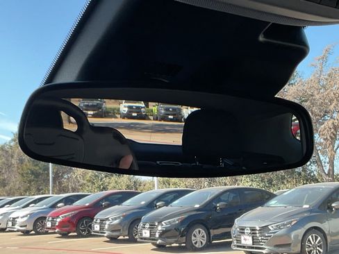 Used 2025 Chevrolet Trax LT image 27