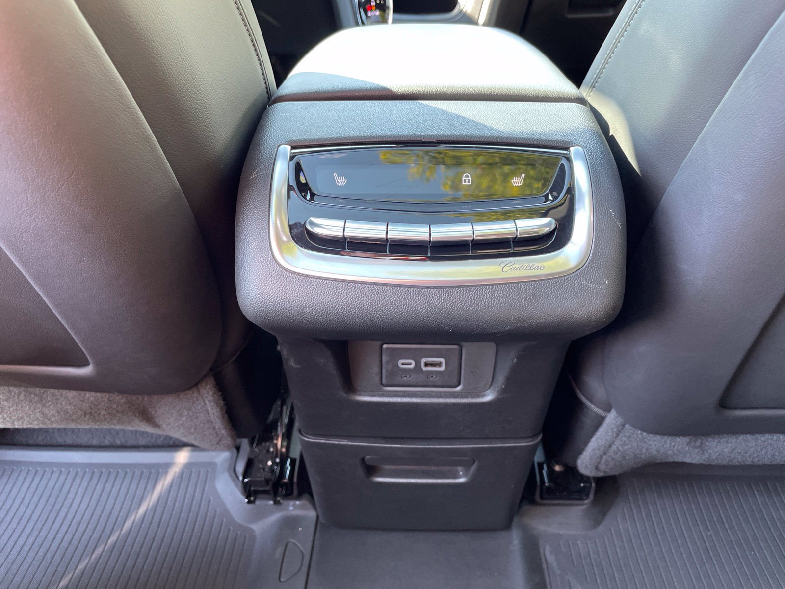 Used 2024 Cadillac XT6 Premium Luxury FWD image 32