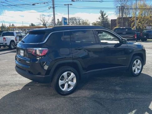 Used 2018 Jeep Compass Latitude w/ Cold Weather Group AWD/4WD image 8