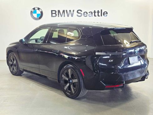 Used 2024 BMW iX xDrive50 w/ Sport Package AWD/4WD image 4