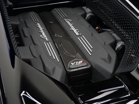 Used 2024 Lamborghini Revuelto image 12