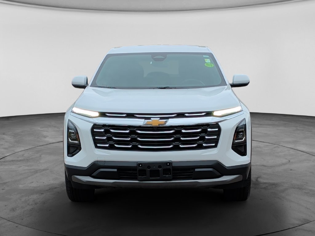 Used 2026 Chevrolet Equinox LT AWD/4WD image 2