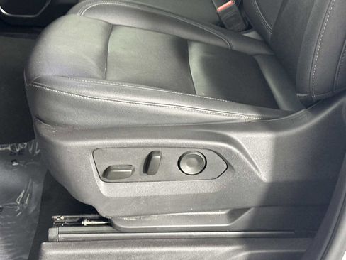 Used 2025 GMC Sierra 1500 SLT image 8