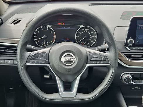 Used 2024 Nissan Altima 2.5 SV FWD image 20