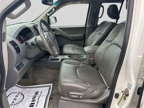 Used 2013 Nissan Frontier SL w/ Moonroof Pkg AWD/4WD image 15