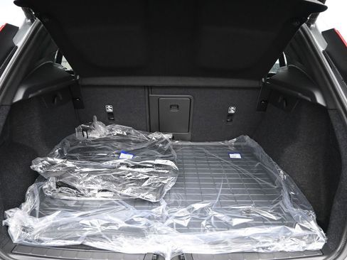 New 2025 Volvo XC40 B5 Core w/ Protection Package Premier image 27