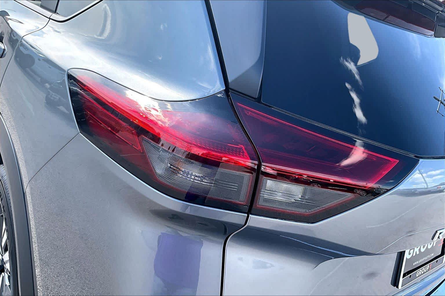 Used 2023 Nissan Rogue SV FWD image 29
