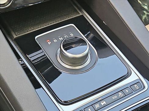 Used 2018 Jaguar F-PACE Premium AWD/4WD image 17