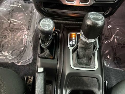 Used 2018 Jeep Wrangler Sport AWD/4WD image 21