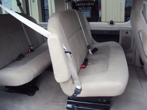 Used 2011 Ford E-150 and Econoline 150 Wagon image 17