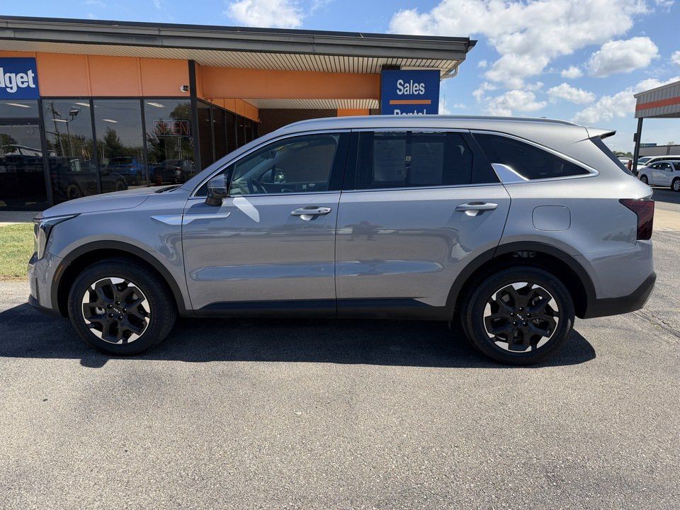 Used 2024 Kia Sorento S AWD/4WD image 2
