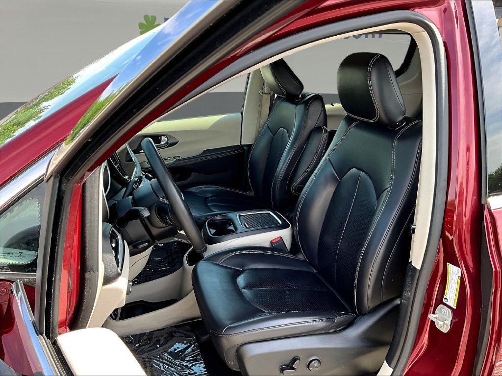 Used 2023 Chrysler Pacifica Touring-L FWD image 22