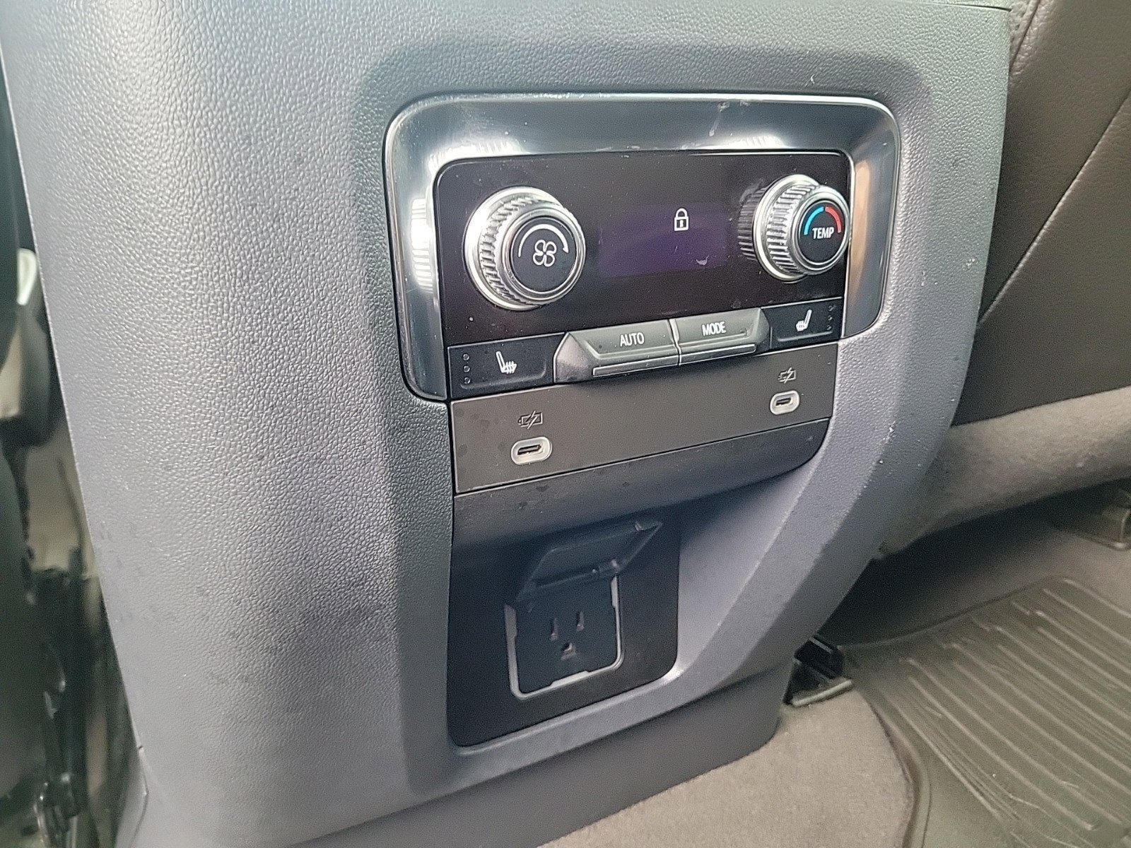 Used 2023 GMC Yukon Denali RWD image 16