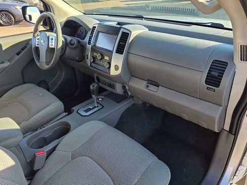 Used 2020 Nissan Frontier SV image 8