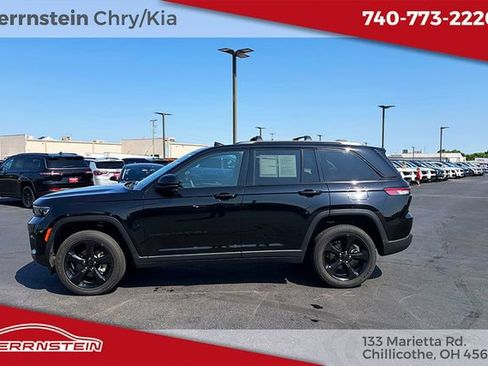 Used 2023 Jeep Grand Cherokee Altitude AWD/4WD image 4