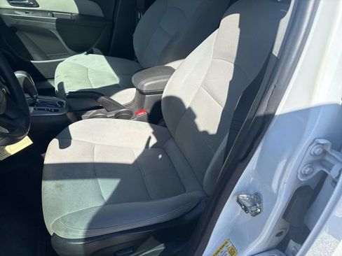 Used 2016 Chevrolet Cruze LT FWD image 9