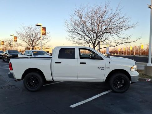 Used 2022 RAM 1500 Classic SLT AWD/4WD image 4
