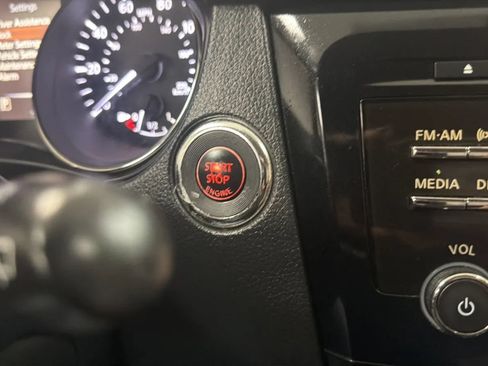 Used 2017 Nissan Rogue SV FWD image 15