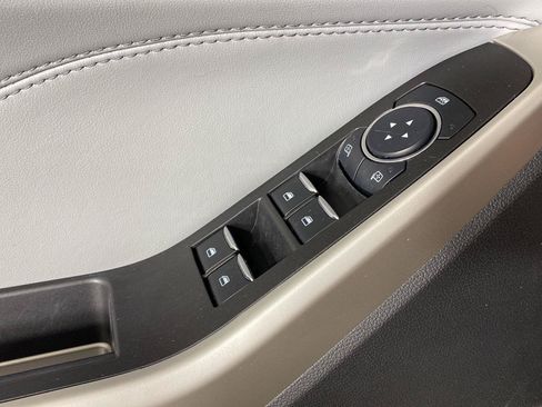 Used 2023 Ford Explorer XLT w/ Equipment Group 202A AWD/4WD image 14