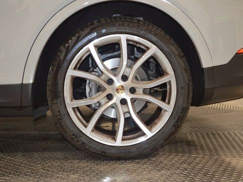 Certified 2021 Porsche Cayenne Coupe image 14