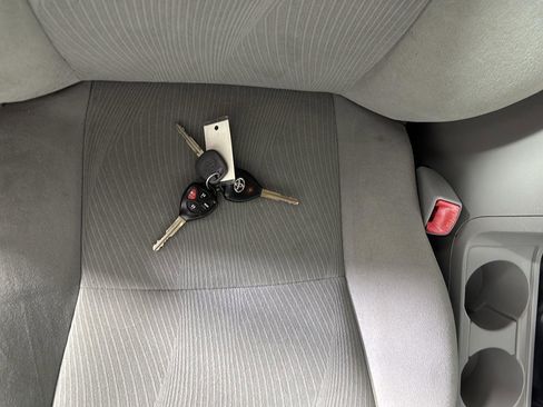 Used 2013 Toyota Corolla LE image 21