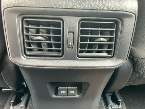 Used 2025 Toyota RAV4 XLE AWD/4WD image 26