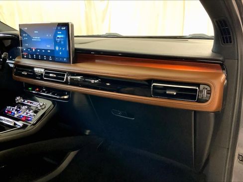 Used 2022 Lincoln Nautilus Reserve image 36