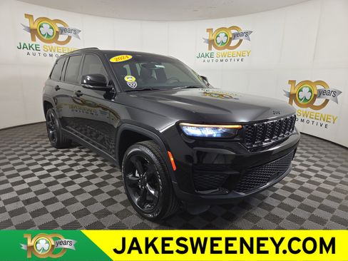 Used 2024 Jeep Grand Cherokee Altitude AWD/4WD image 1