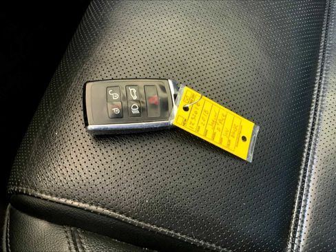 Used 2018 Jaguar E-PACE SE image 27