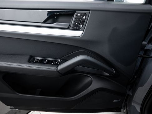 New 2026 Porsche Cayenne S image 17