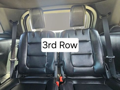 Used 2018 Ford Explorer XLT w/ Equipment Group 202A AWD/4WD image 22