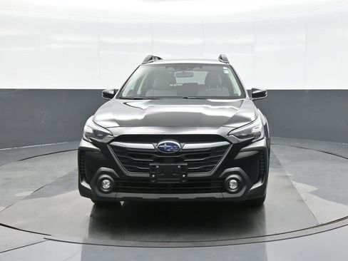 Used 2023 Subaru Outback Premium image 2