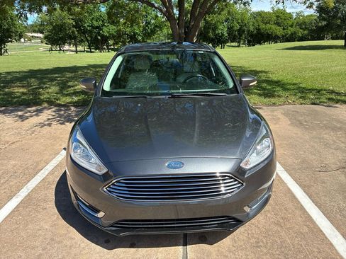 Used 2018 Ford Focus Titanium FWD image 3